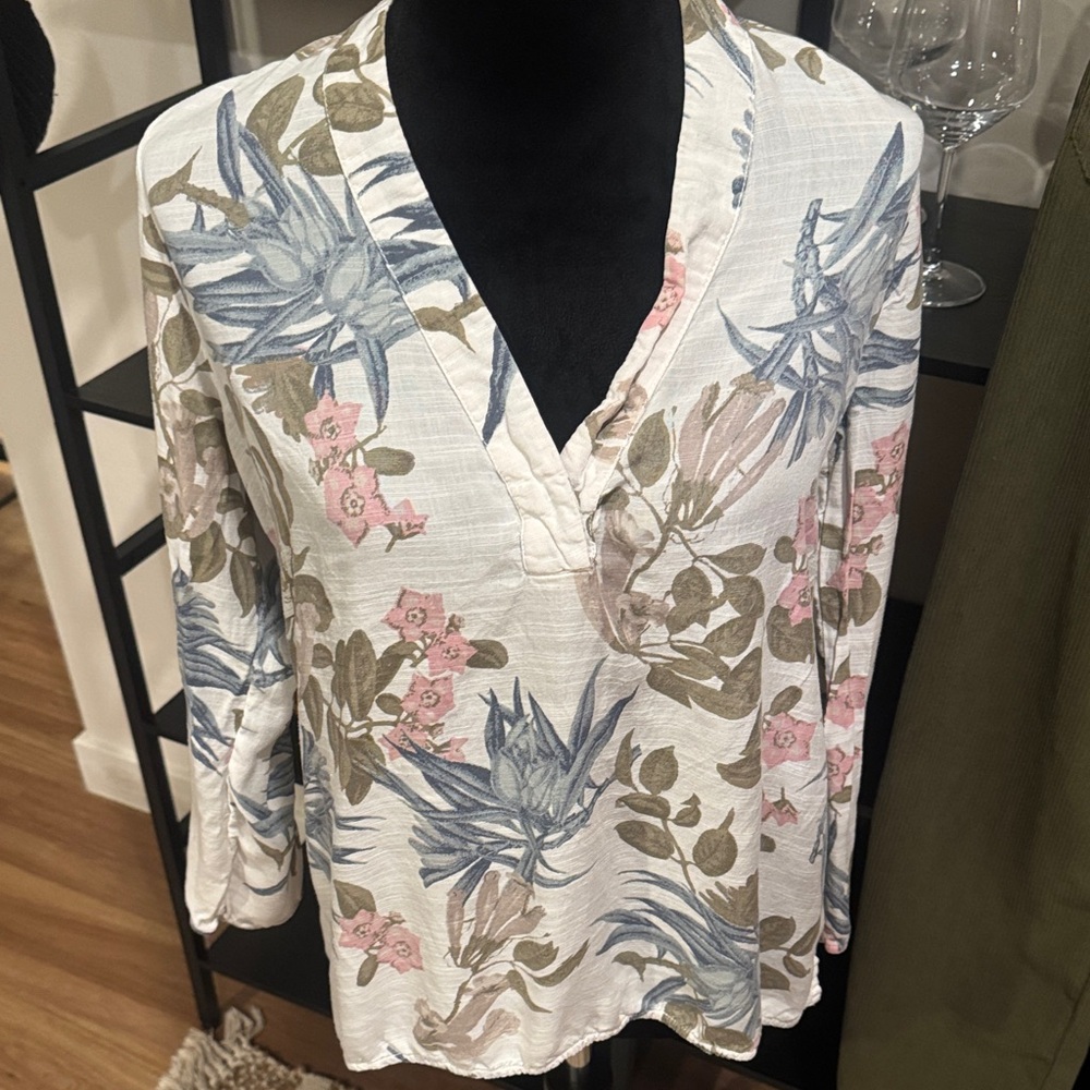 Olive Green Women's Pants and Floral Flowy Top - Picture 3 of 8